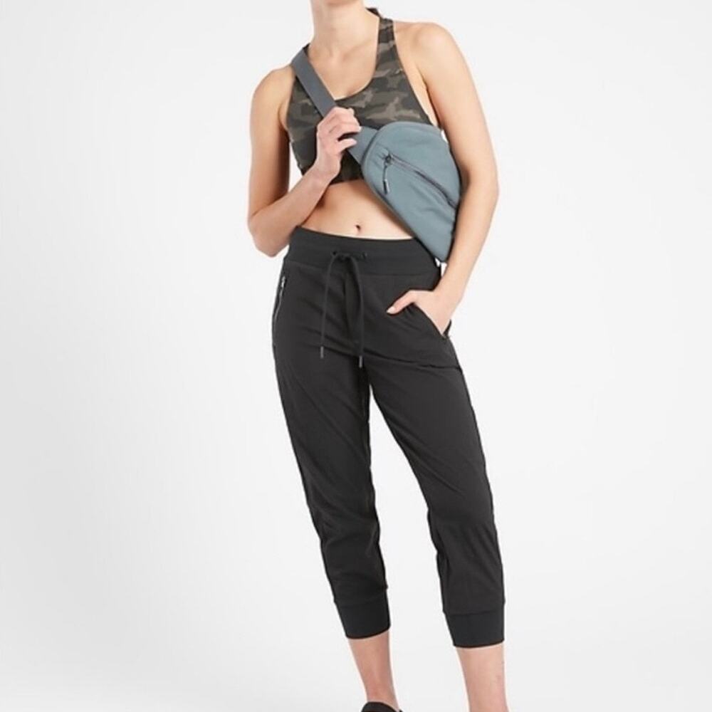 Athleta Trekkie North Crop Jogger Black Size 8